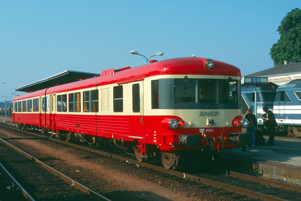 https://www.eisenbahnfotograf.de/datei/April bis September 1996/3960205 SNCF 4503 Dol 16.8.96.jpg